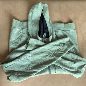 Men’s lululemon zip up hoodie